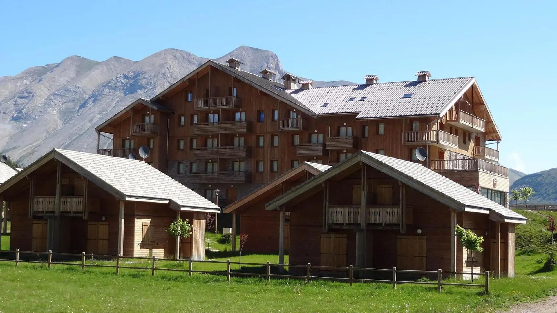 Chalet Mitoyen Duplex Avec Piscine Couverte, A 300M Des Pistes A Superdevoluy - Fr-1-504-491 Франция