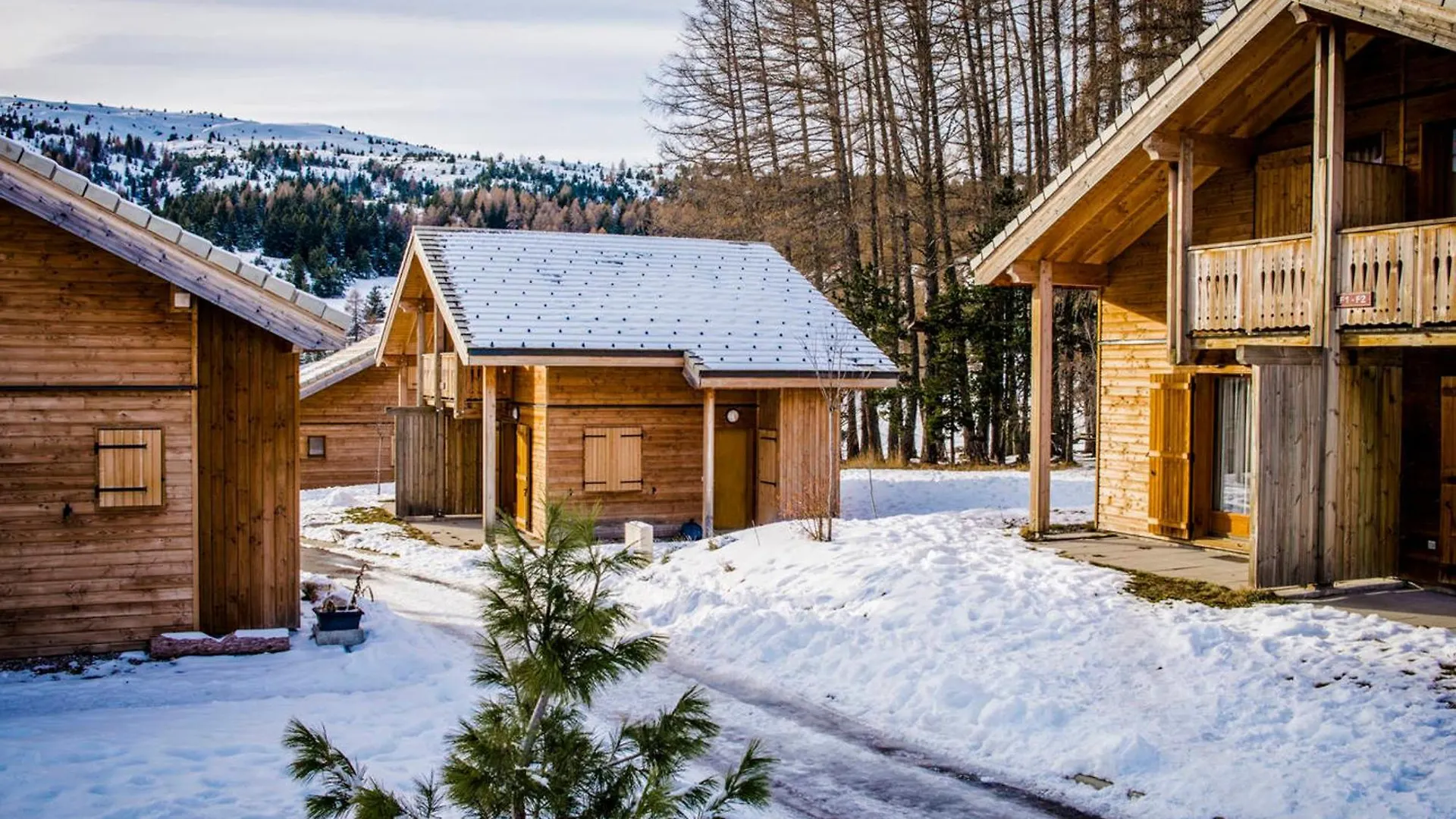 Chalet Mitoyen Duplex Avec Piscine Couverte, A 300M Des Pistes A Superdevoluy - Fr-1-504-491
